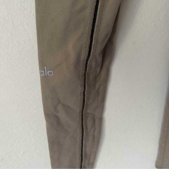 ALO Yoga ~ Limited Edition Stitching Leggings in Tan XS - Picture 8 of 10
